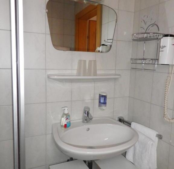 חדר משפחתי, Pension Andrea