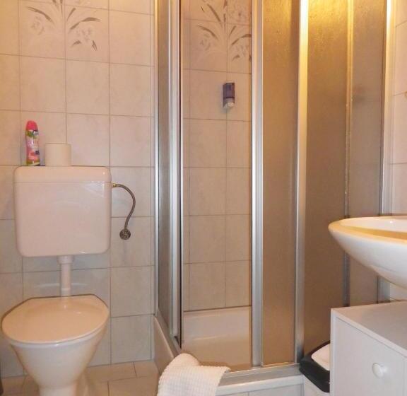 חדר משפחתי, Pension Andrea