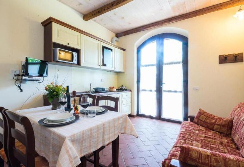 Студия Стандарт, Agriturismo Alla Poncia