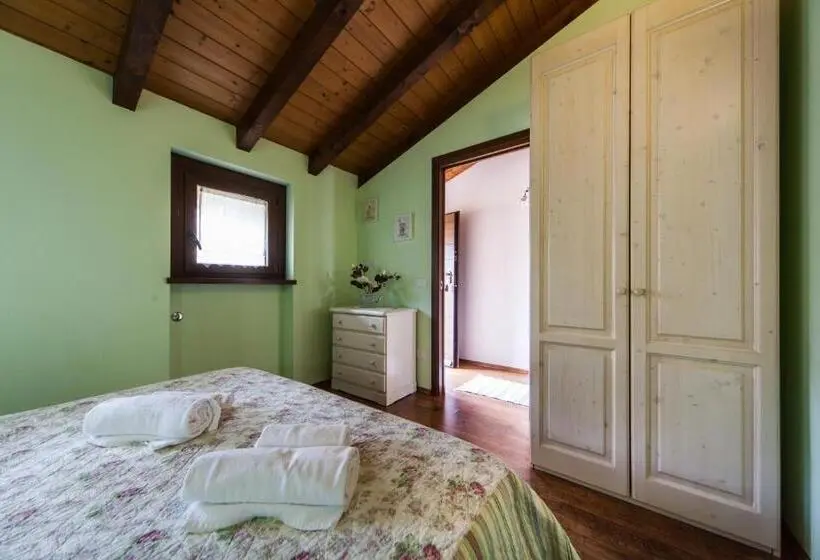 Huoneisto 1 Makuuhuone Puutarhanäkymä, Agriturismo Alla Poncia