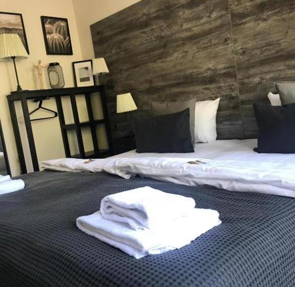 اتاق استاندارد با سرویس بهداشتی مشترک, Hamburg Room