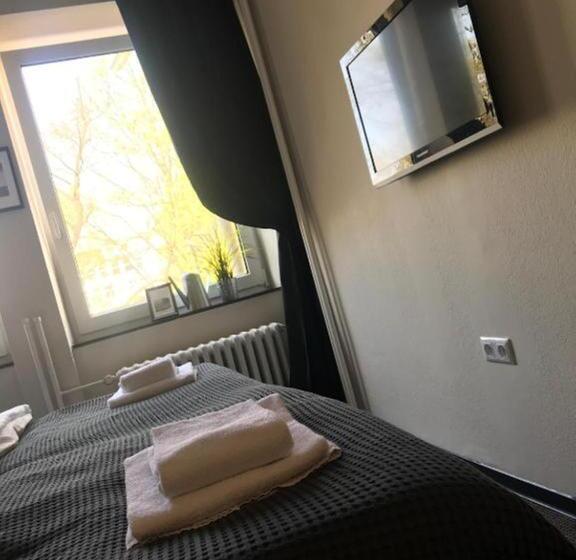 اتاق استاندارد با سرویس بهداشتی مشترک, Hamburg Room