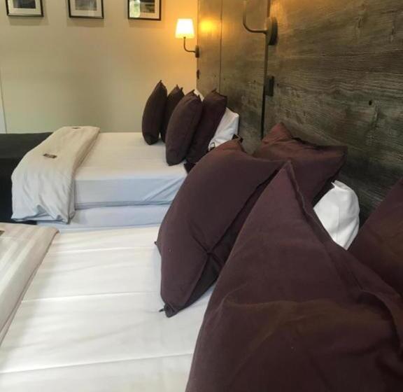 اتاق استاندارد چهار تخته, Hamburg Room