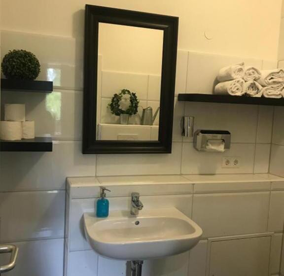 اتاق استاندارد چهار تخته, Hamburg Room