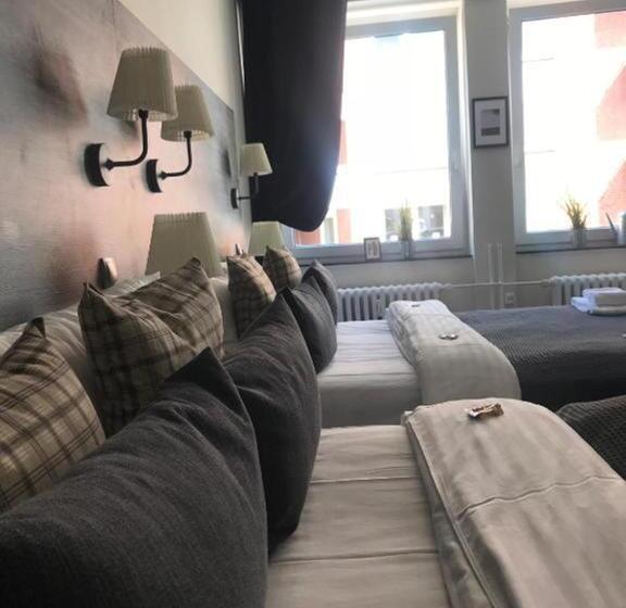 اتاق استاندارد چهار تخته, Hamburg Room