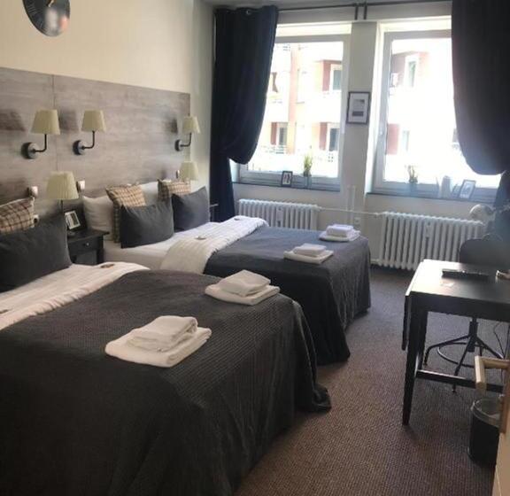 اتاق استاندارد چهار تخته, Hamburg Room