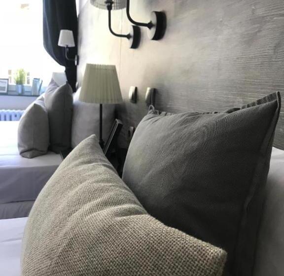 اتاق استاندارد سه تخته با سرویس بهداشتی مشترک, Hamburg Room