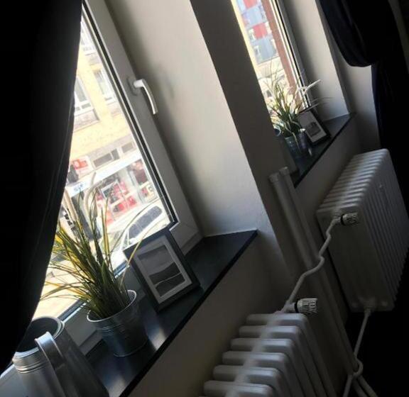 اتاق استاندارد سه تخته با سرویس بهداشتی مشترک, Hamburg Room