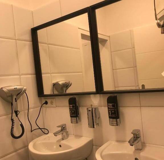 اتاق استاندارد با سرویس بهداشتی مشترک, Hamburg Room