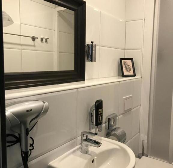 اتاق استاندارد با سرویس بهداشتی مشترک, Hamburg Room