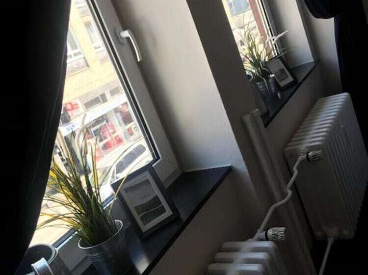 اتاق استاندارد سه تخته با سرویس بهداشتی مشترک, Hamburg Room