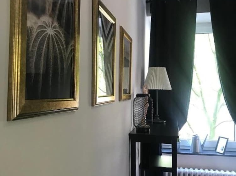 اتاق استاندارد سه تخته با سرویس بهداشتی مشترک, Hamburg Room