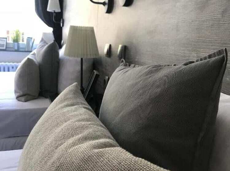 اتاق استاندارد سه تخته با سرویس بهداشتی مشترک, Hamburg Room