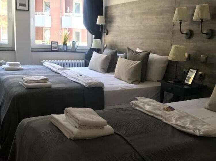 اتاق استاندارد سه تخته با سرویس بهداشتی مشترک, Hamburg Room