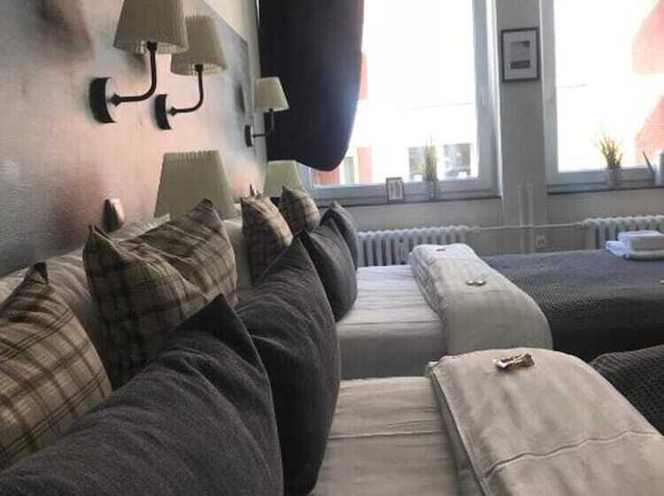 اتاق استاندارد چهار تخته, Hamburg Room