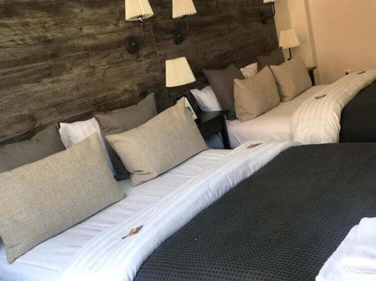 اتاق استاندارد چهارنفره با سرویس بهداشتی مشترک, Hamburg Room