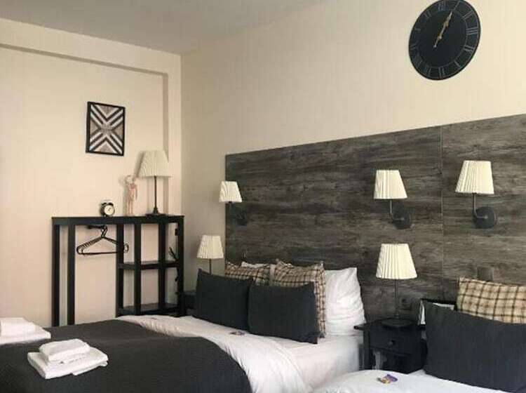 اتاق استاندارد چهارنفره با سرویس بهداشتی مشترک, Hamburg Room