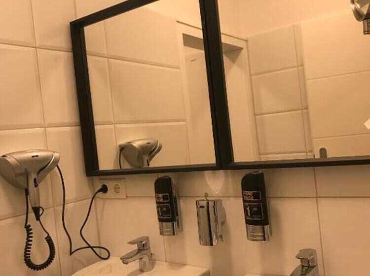 اتاق استاندارد با سرویس بهداشتی مشترک, Hamburg Room