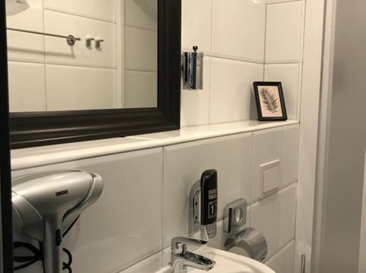 اتاق استاندارد با سرویس بهداشتی مشترک, Hamburg Room