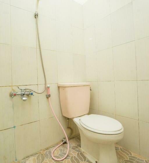 Номер Deluxe, Reddoorz Plus Near Museum Angkut Batu 4
