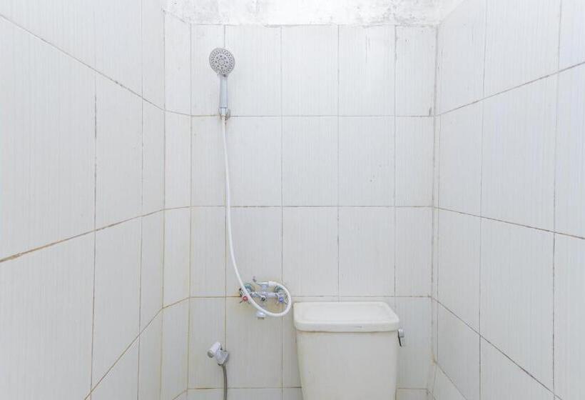 Номер Стандарт, Reddoorz Plus Near Museum Angkut Batu 4