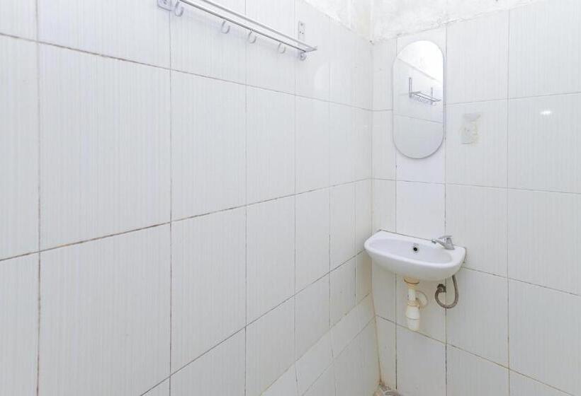 Номер Стандарт, Reddoorz Plus Near Museum Angkut Batu 4