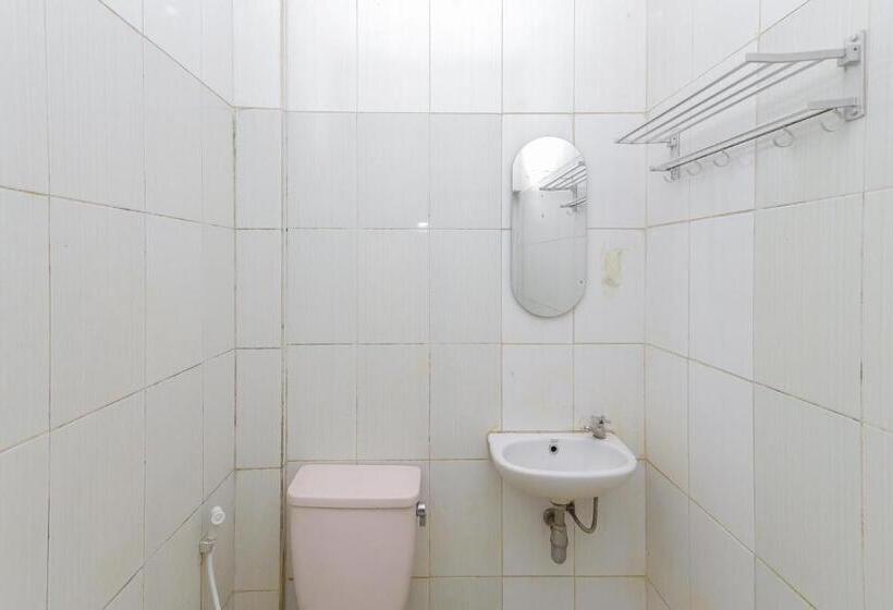 Номер Deluxe, Reddoorz Plus Near Museum Angkut Batu 4