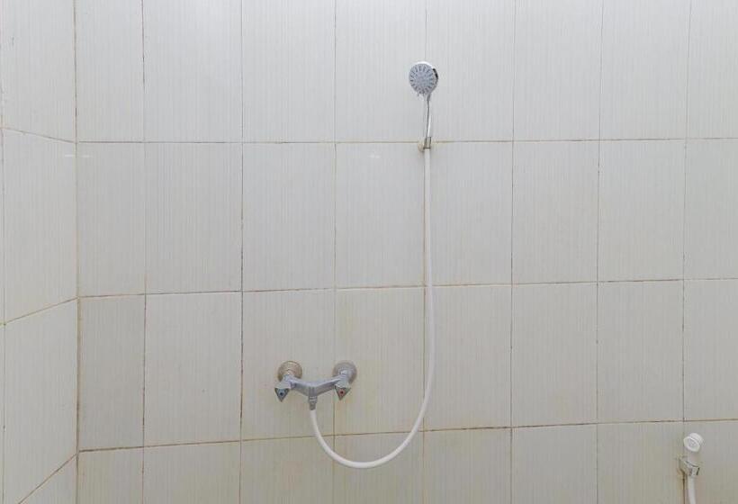 Номер Deluxe, Reddoorz Plus Near Museum Angkut Batu 4