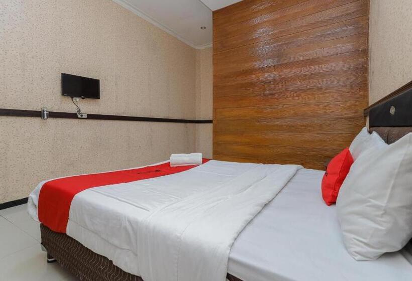 Номер Deluxe, Reddoorz Plus Near Museum Angkut Batu 4