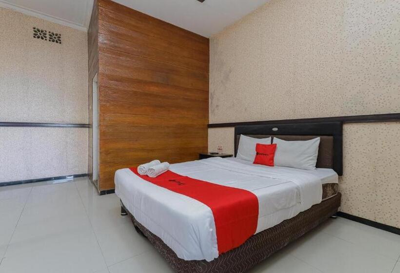 Номер Deluxe, Reddoorz Plus Near Museum Angkut Batu 4