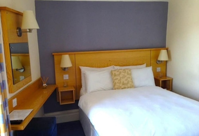 غرفة قياسية, Castle Court