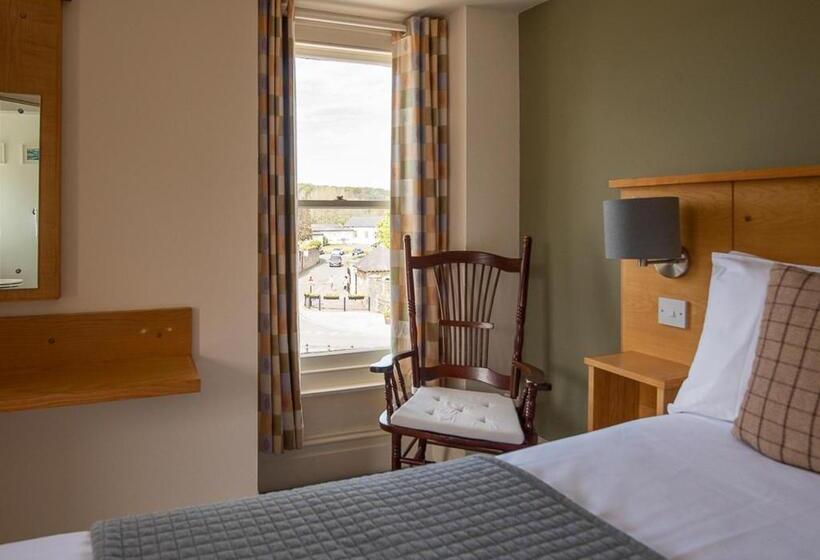 غرفة قياسية, Castle Court