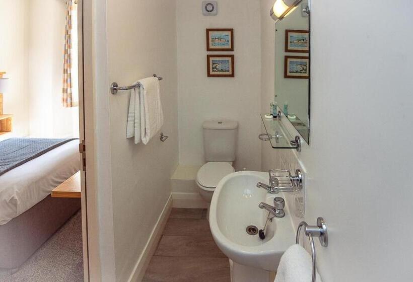 标准单人间, Castle Court