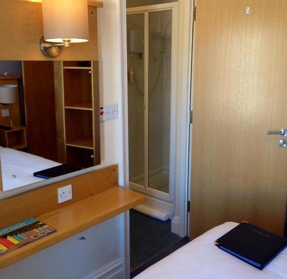 غرفة أساسية, Castle Court