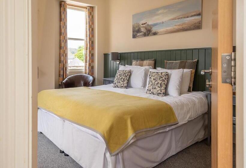 غرفة قياسية سرير كينج, Castle Court