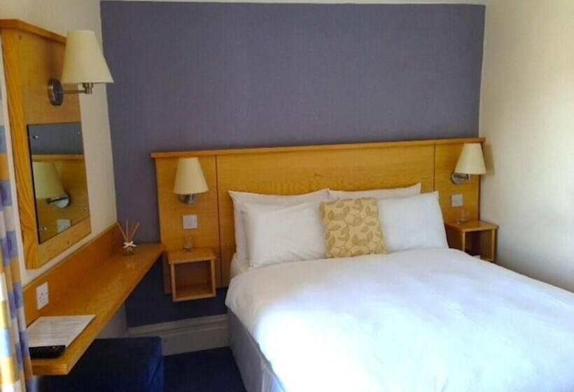 غرفة قياسية, Castle Court