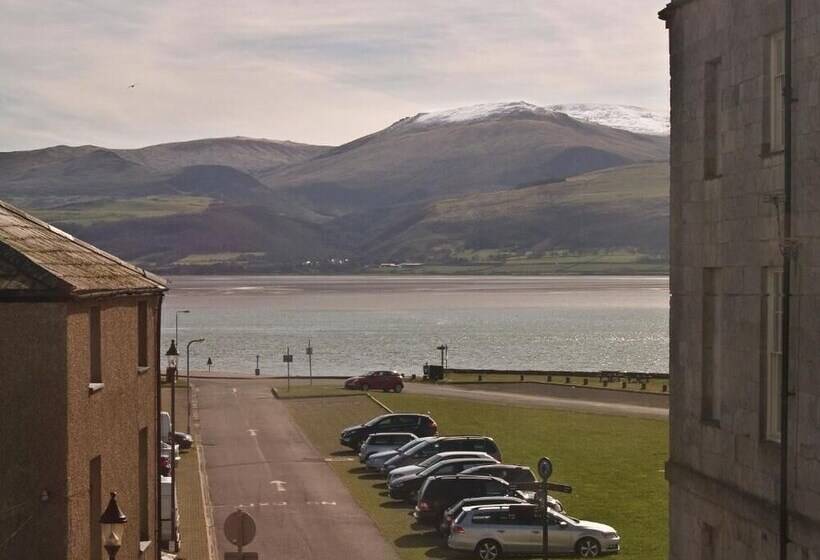 غرفة قياسية, Castle Court