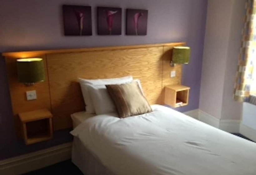 غرفة قياسية فردية, Castle Court