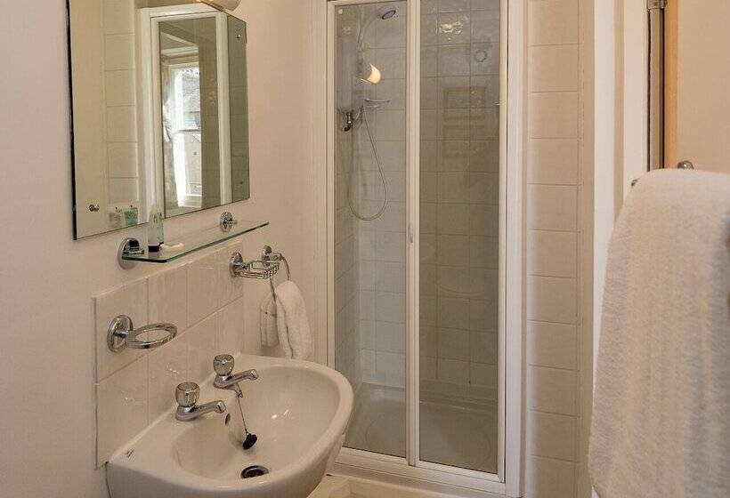 غرفة قياسية فردية, Castle Court