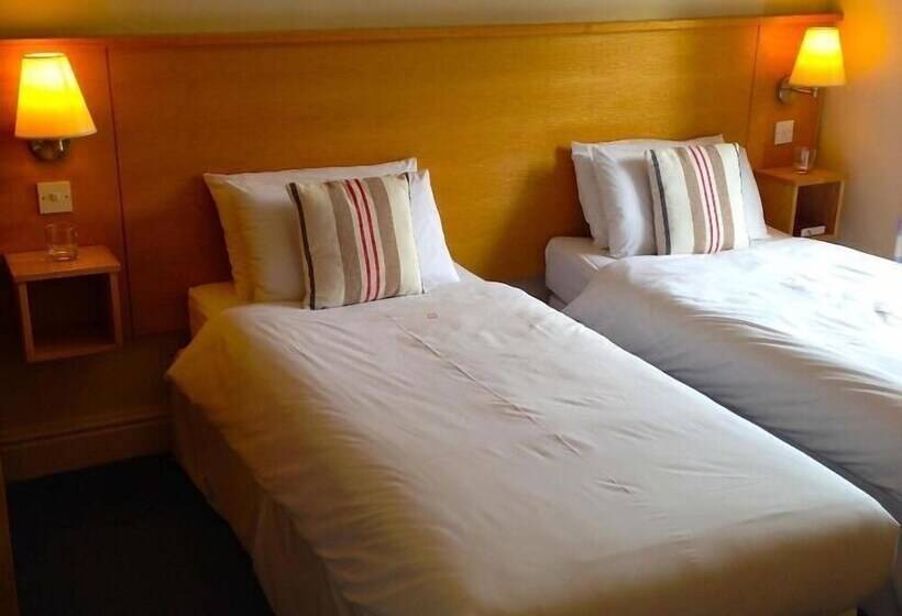 غرفة قياسية, Castle Court