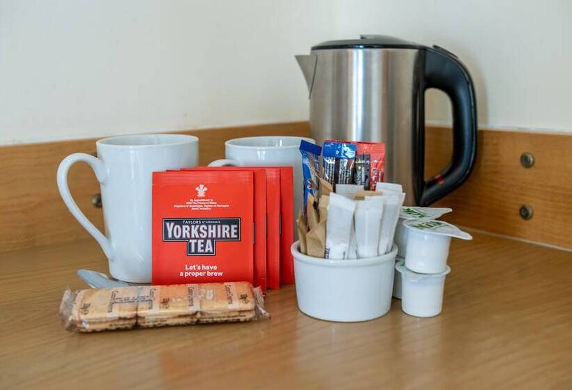 غرفة قياسية, Castle Court