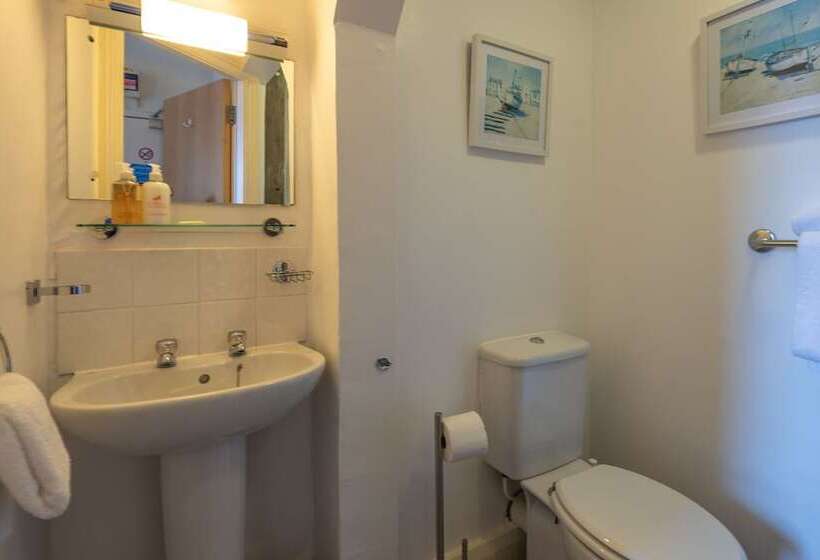 标准间, Castle Court