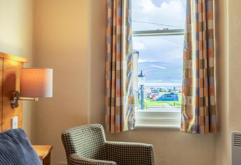 标准单人间, Castle Court