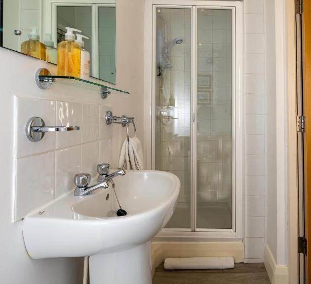 标准单人间, Castle Court