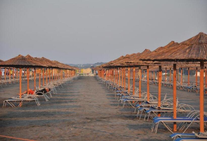 شقة غرفة نوم واحدة مطلة علي البحر مزوَّدة بشُرفة, Rozafa Velipoje