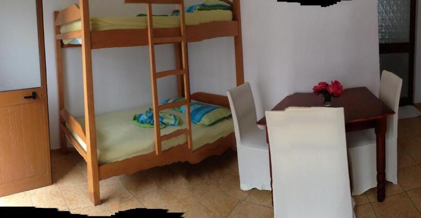 شقة غرفة نوم واحدة مطلة علي البحر مزوَّدة بشُرفة, Rozafa Velipoje