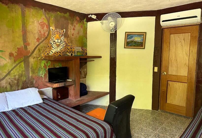 اتاق استاندارد سه نفره, Zapote Tree Inn