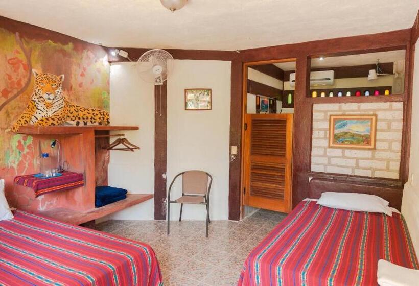 اتاق استاندارد سه نفره, Zapote Tree Inn