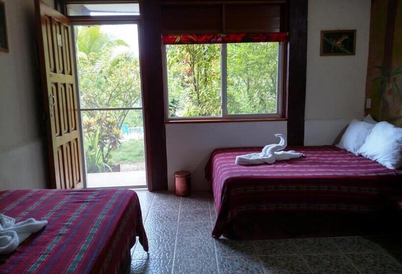 اتاق استاندارد سه نفره, Zapote Tree Inn