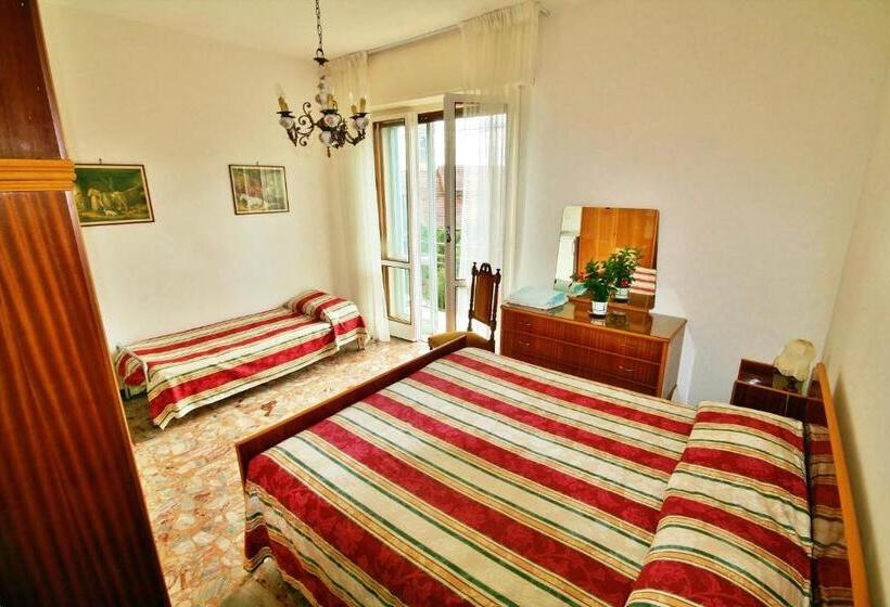 غرفة قياسية ثلاثية مزودة بشرفة, Agriturismo Barilaro